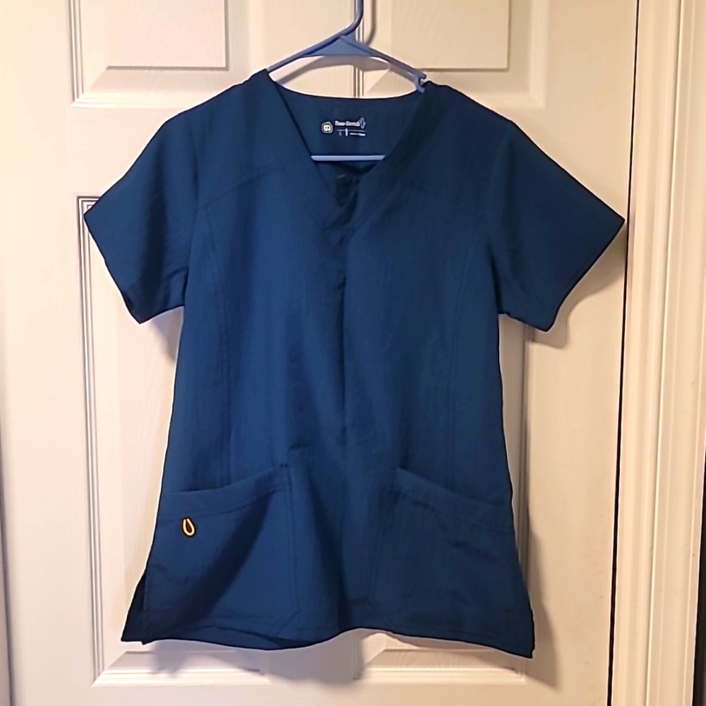 Wonder Wink scrub top. Size small